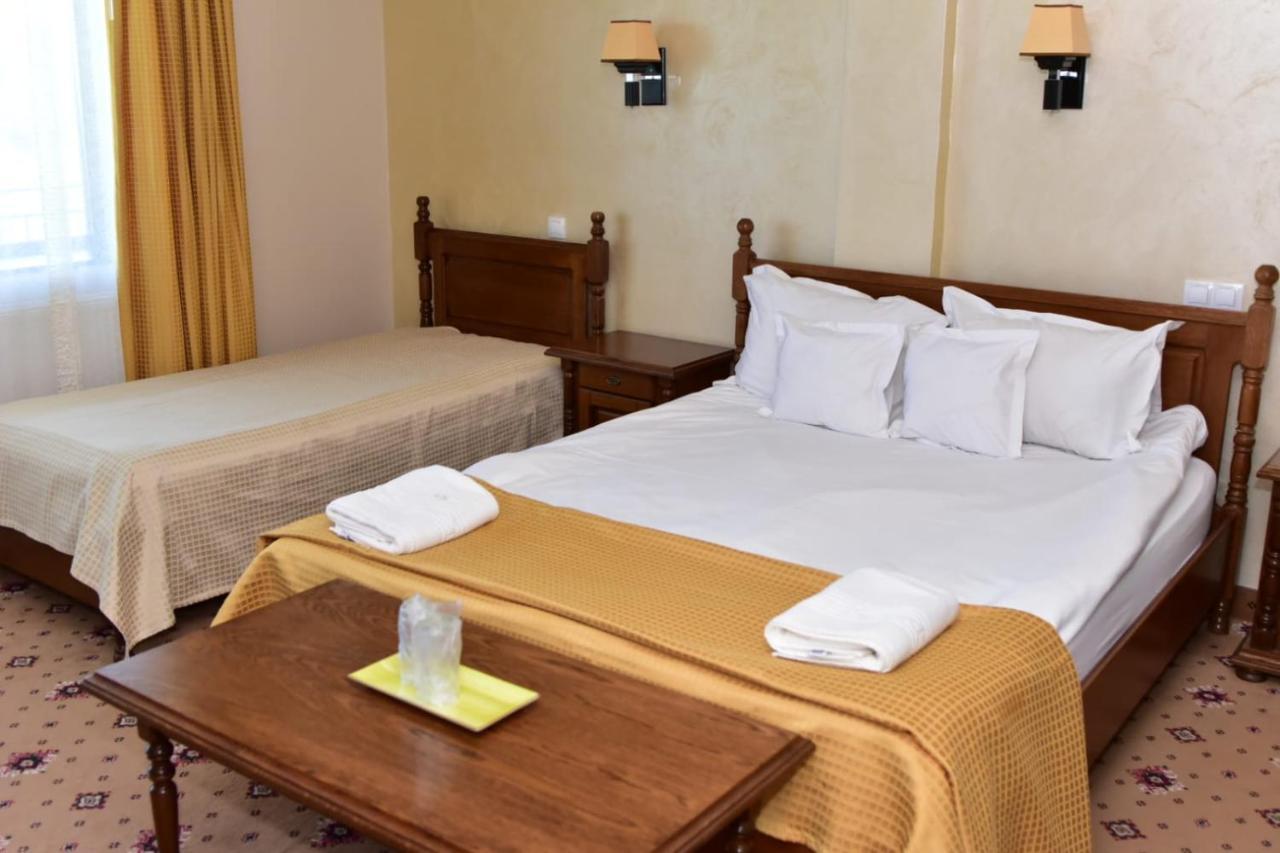 Bellavista Brasov Hotel Sacele Ngoại thất bức ảnh