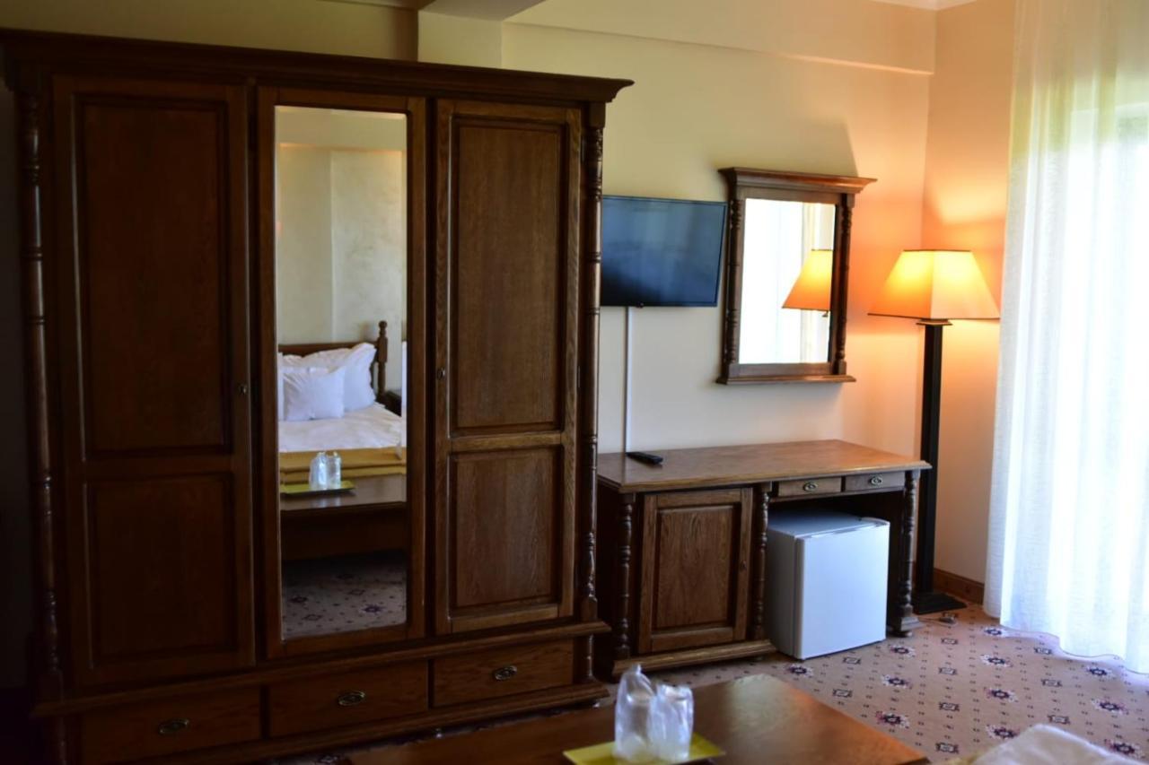 Bellavista Brasov Hotel Sacele Ngoại thất bức ảnh