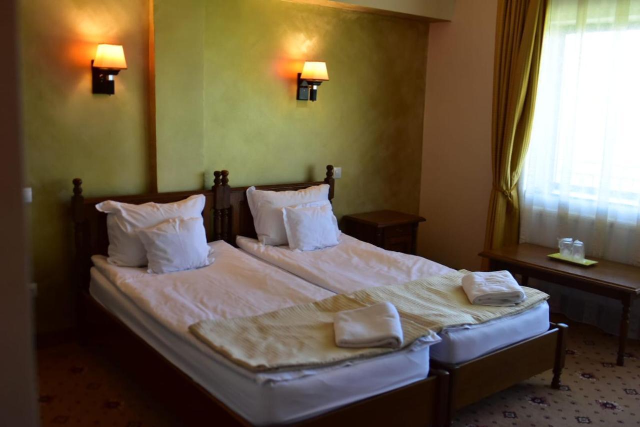 Bellavista Brasov Hotel Sacele Ngoại thất bức ảnh